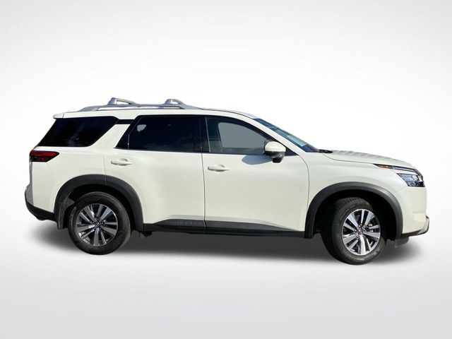 2024 Nissan Pathfinder SL photo 2