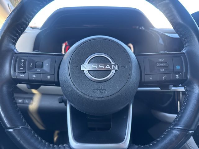 2022 Nissan Pathfinder Platinum photo 2