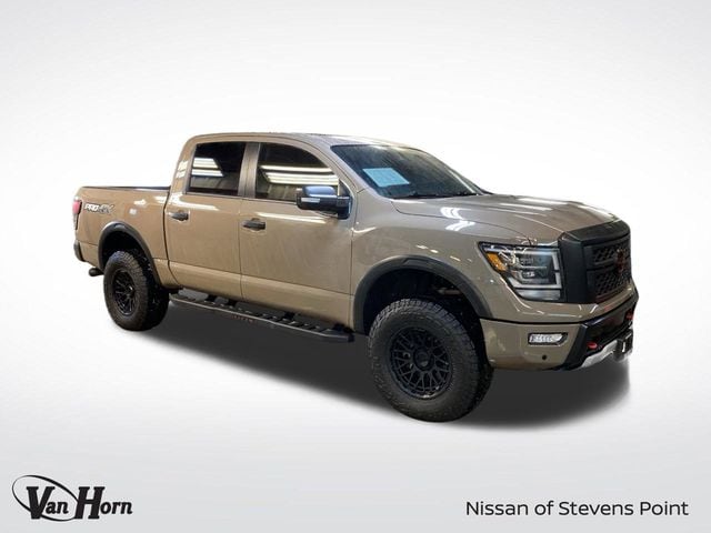 2023 Nissan Titan PRO-4X's photo