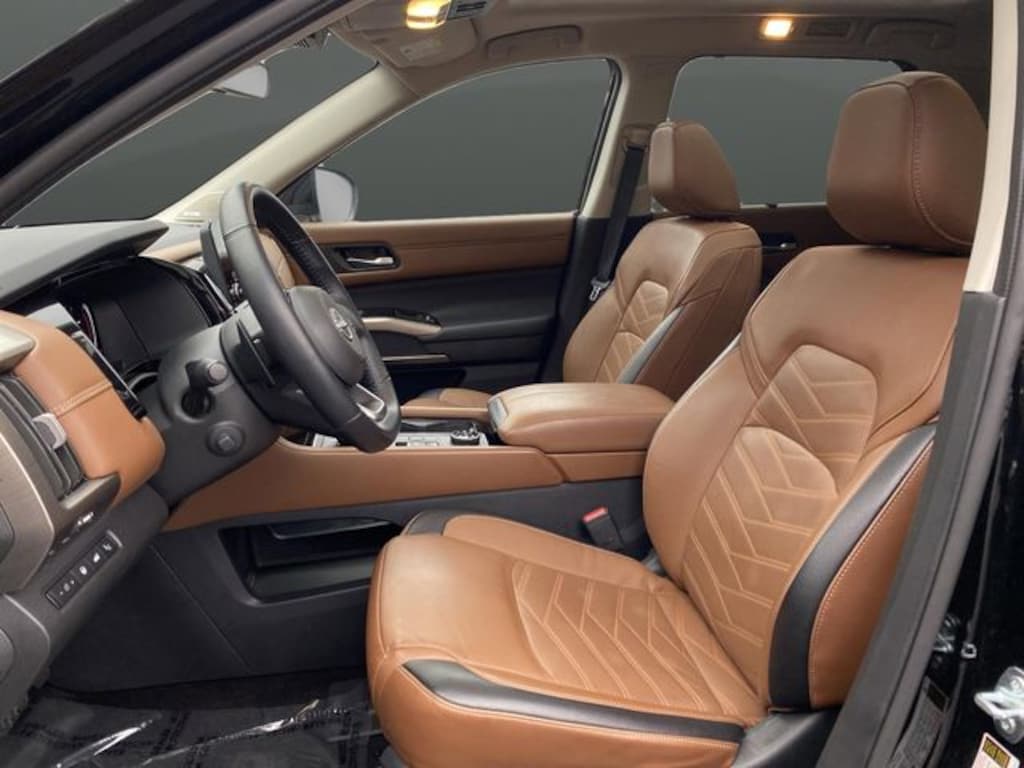 Used 2024 Nissan Pathfinder Platinum SUV