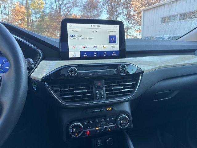 2021 Ford Escape Titanium photo 4