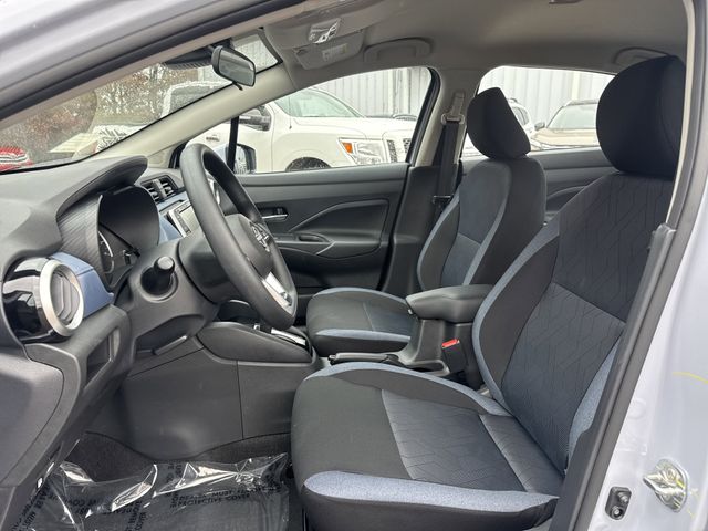 2025 Nissan Versa 1.6 SV photo 4