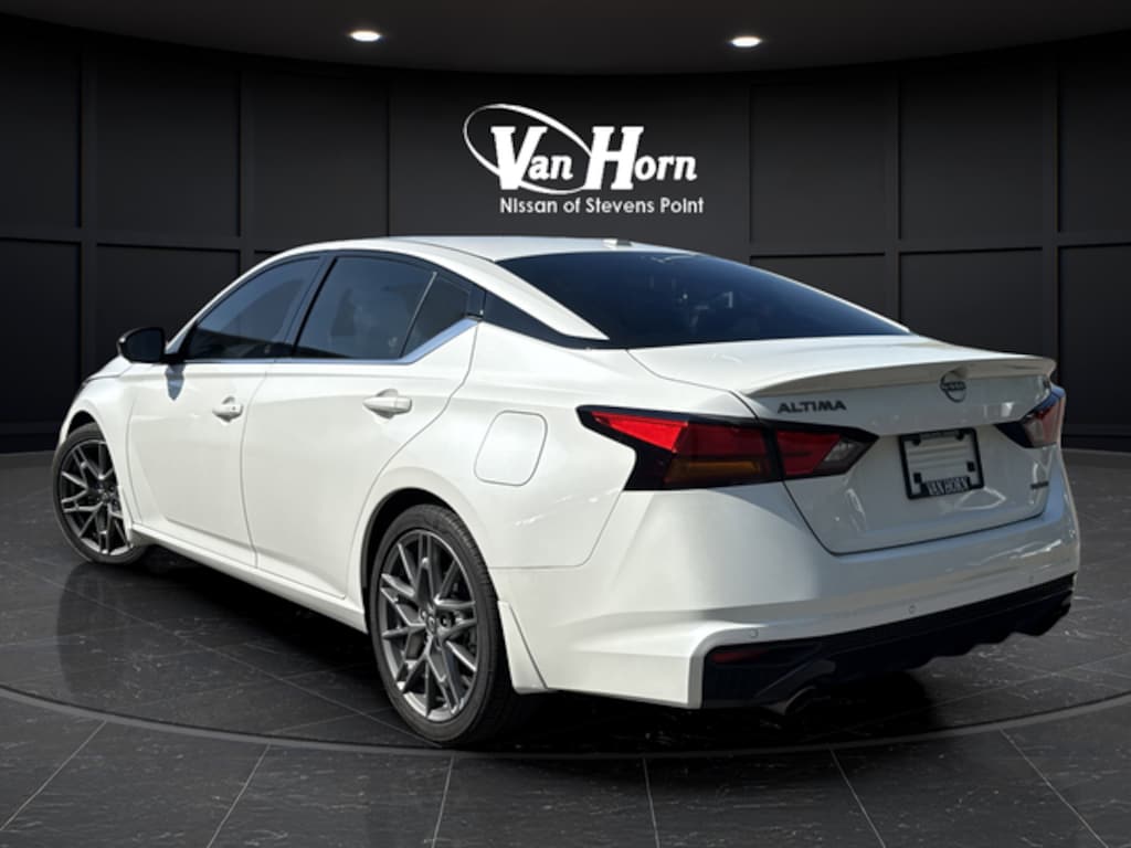 Used 2024 Nissan Altima 2.0 SR Sedan