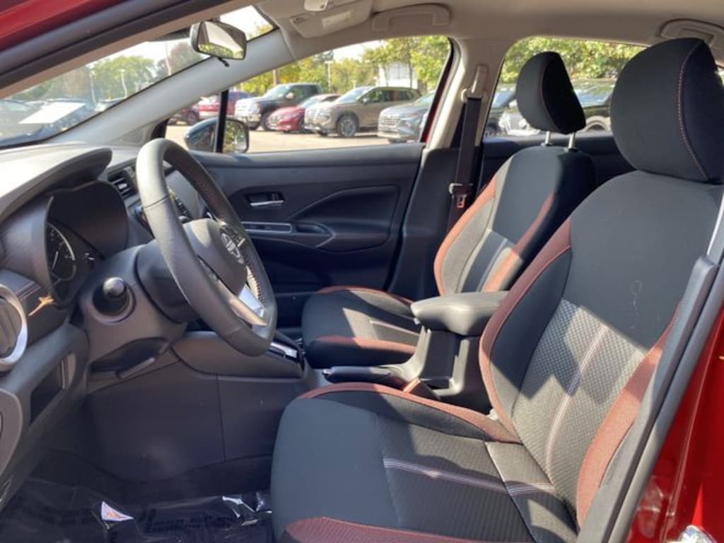 New 2025 Nissan Versa 1.6 SR Sedan