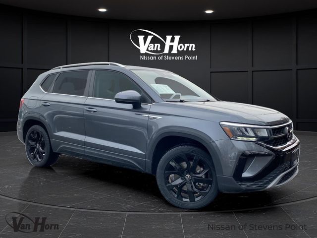 2022 Volkswagen Taos SE's photo