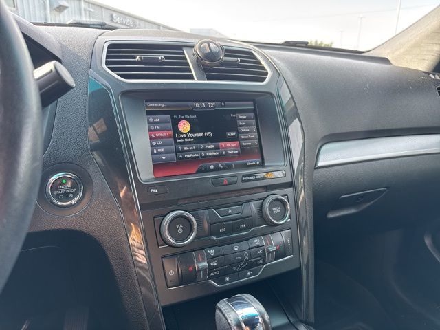2016 Ford Explorer XLT photo 4