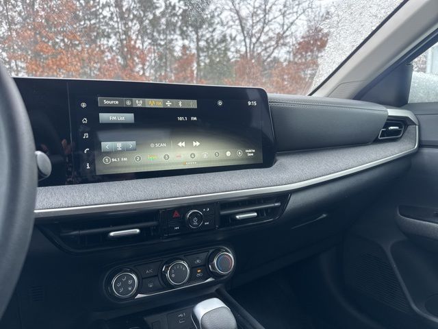 2025 Nissan Kicks SV photo 4