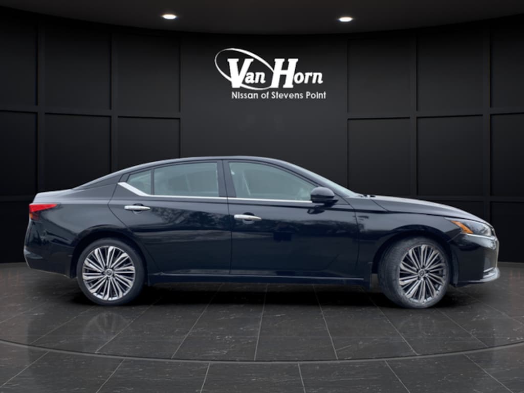 Used 2024 Nissan Altima 2.5 SL Sedan