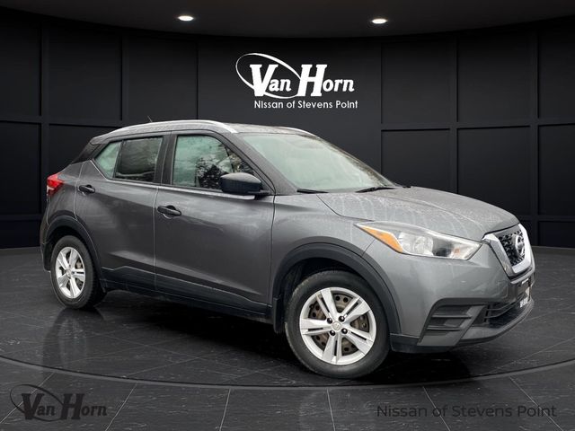 2019 Nissan Kicks S's photo
