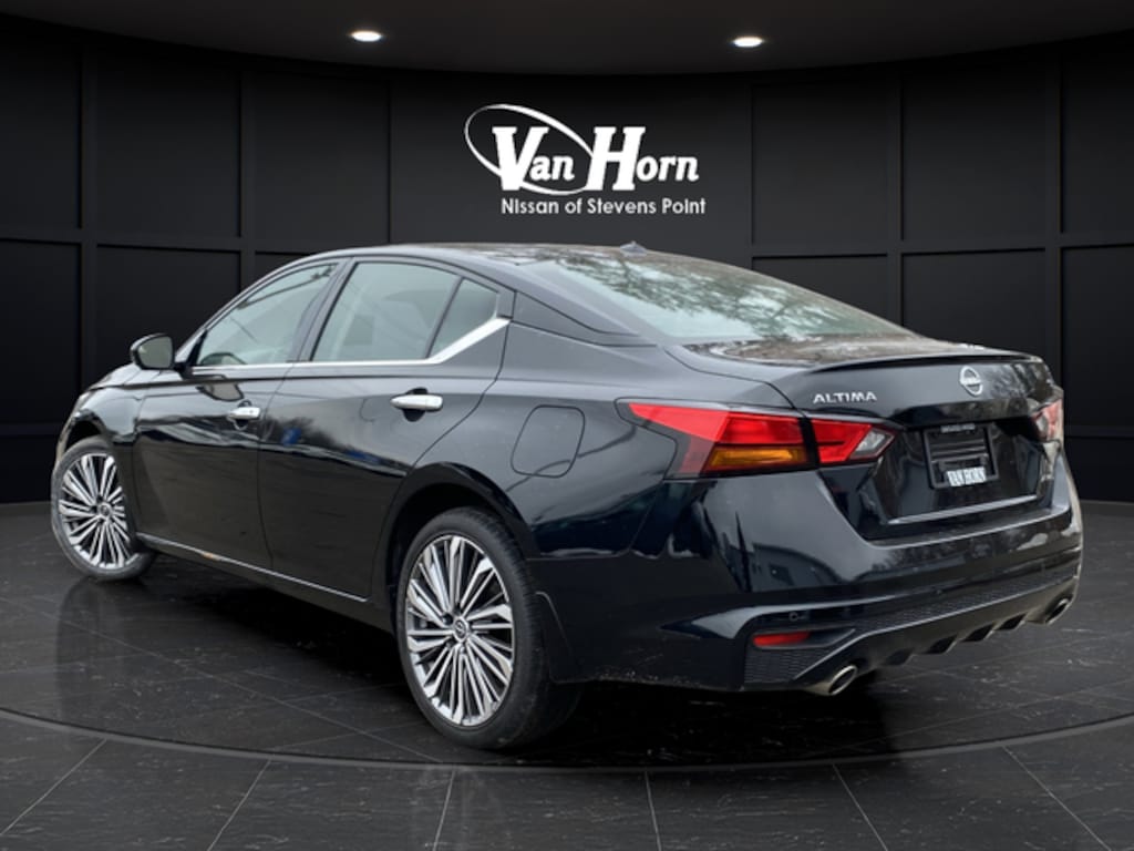 Used 2024 Nissan Altima 2.5 SL Sedan