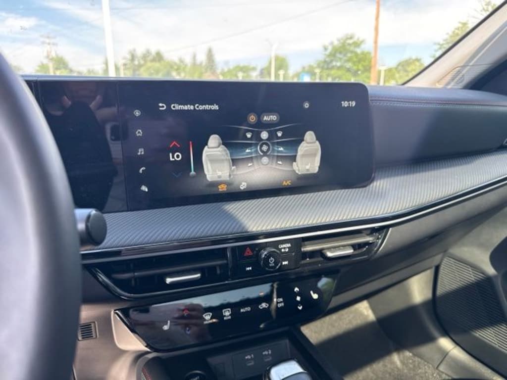 Used 2025 Nissan Kicks SR SUV
