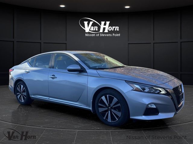 2022 Nissan Altima SV's photo