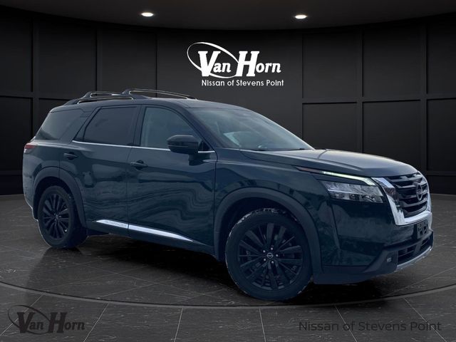 2022 Nissan Pathfinder Platinum's photo