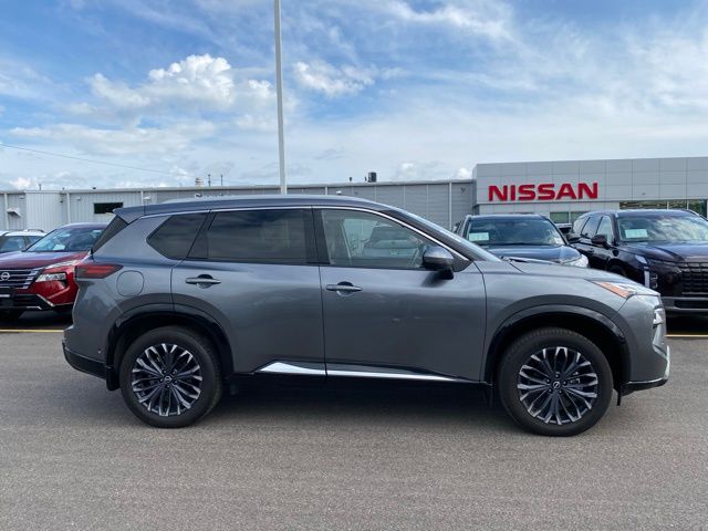 2024 Nissan Rogue Platinum photo 2