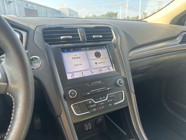 2019 Ford Fusion SE photo 3