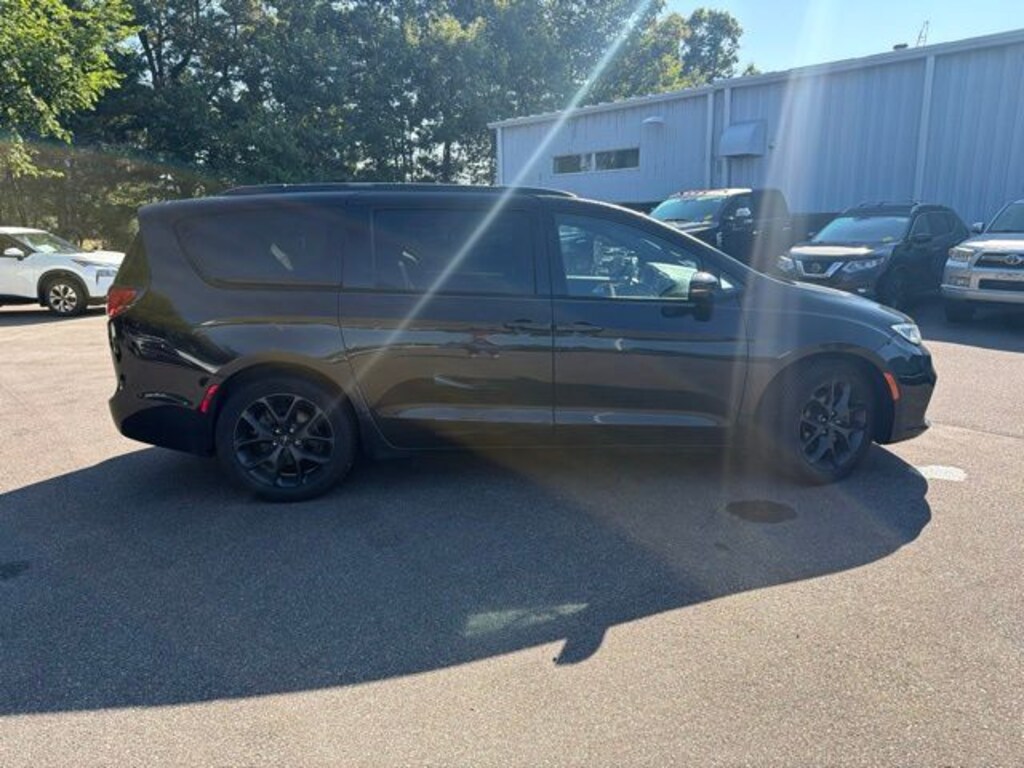 Used 2021 Chrysler Pacifica Touring L Minivan/Van