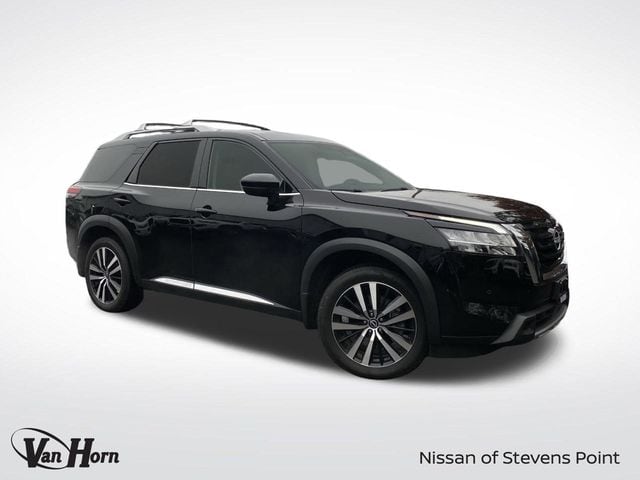 2024 Nissan Pathfinder Platinum's photo