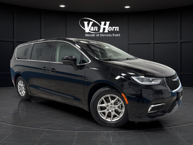Used 2024 Chrysler Pacifica Touring L Minivan/Van