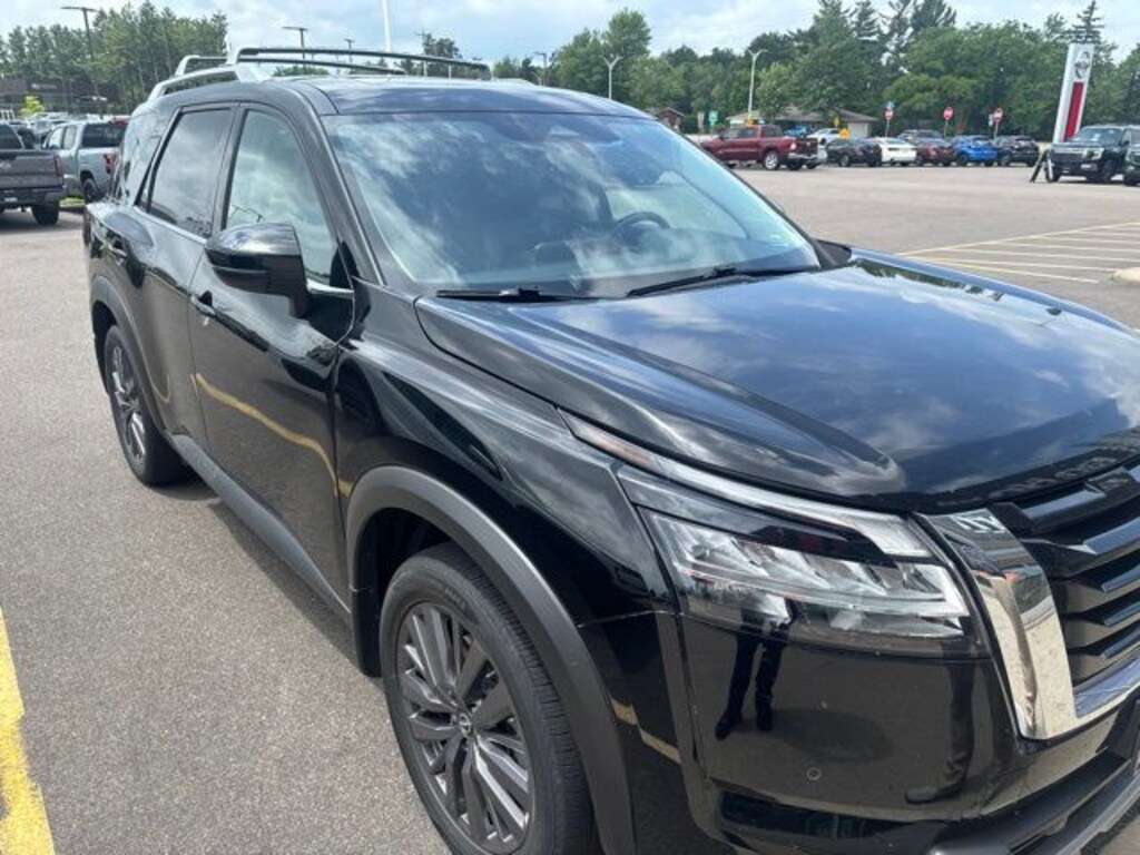 Used 2023 Nissan Pathfinder SL SUV
