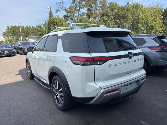 2022 Nissan Pathfinder Platinum photo 4