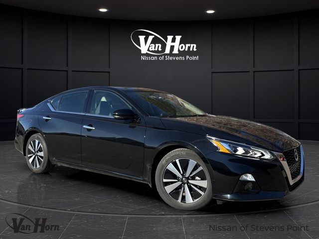 2022 Nissan Altima SL's photo