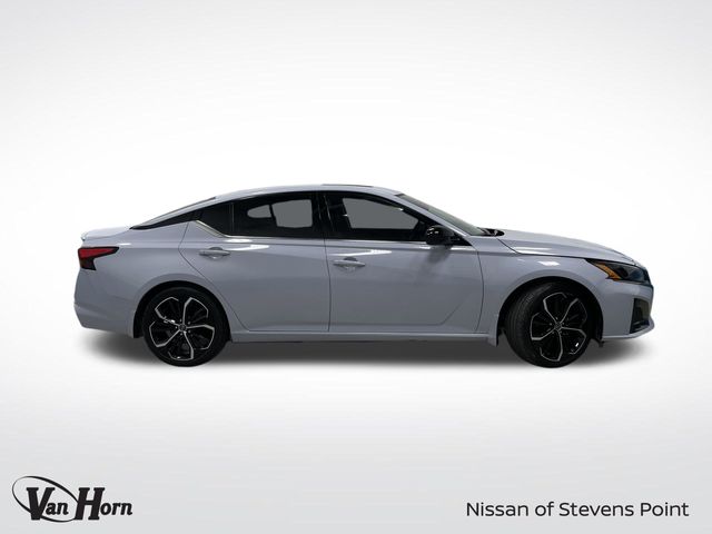 Used 2024 Nissan Altima SR with VIN 1N4BL4CV4RN352292 for sale in Stevens Point, WI