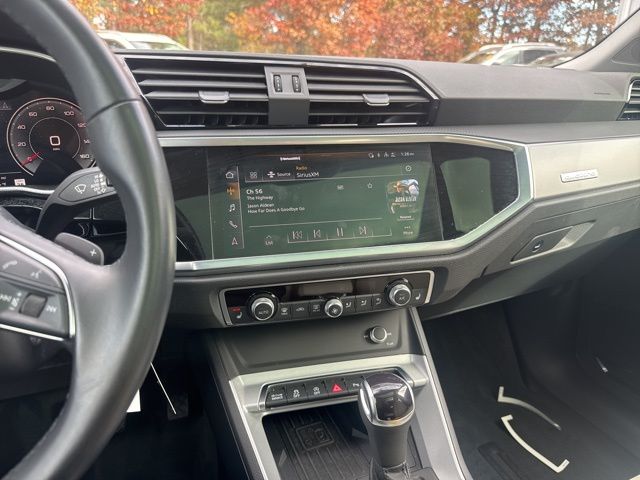 2022 Audi Q3 S line Premium Plus photo 4