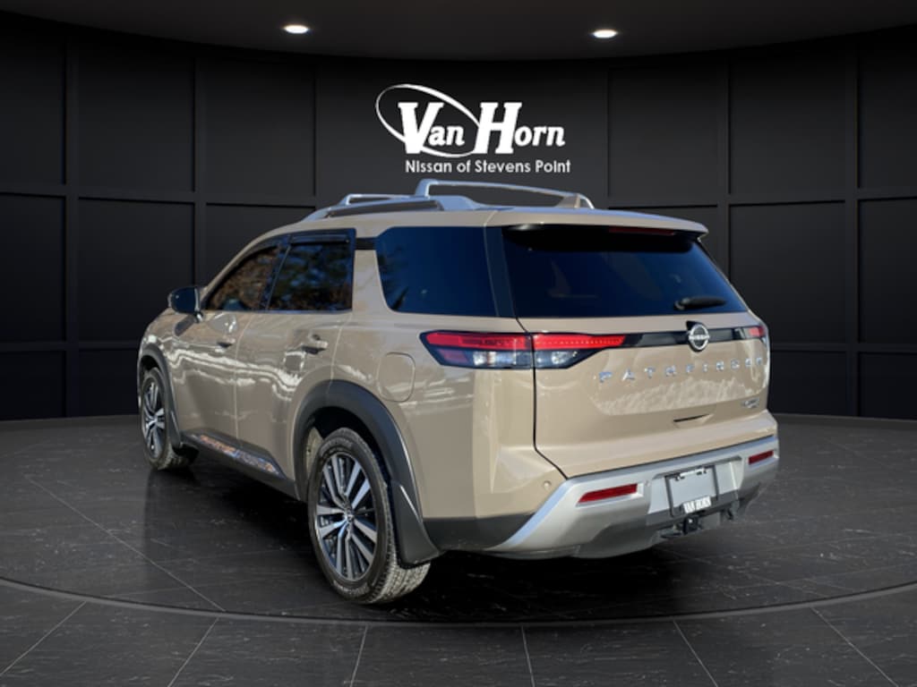 Used 2024 Nissan Pathfinder Platinum SUV