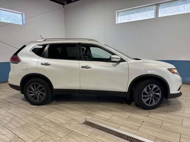 Used 2016 Nissan Rogue SL with VIN 5N1AT2MV3GC773546 for sale in Stevens Point, WI