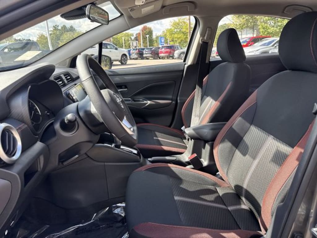 New 2025 Nissan Versa 1.6 SR Sedan