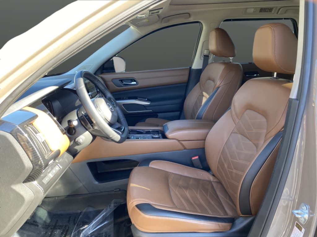 Used 2024 Nissan Pathfinder Platinum SUV