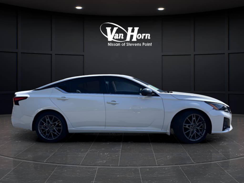 Used 2024 Nissan Altima 2.0 SR Sedan