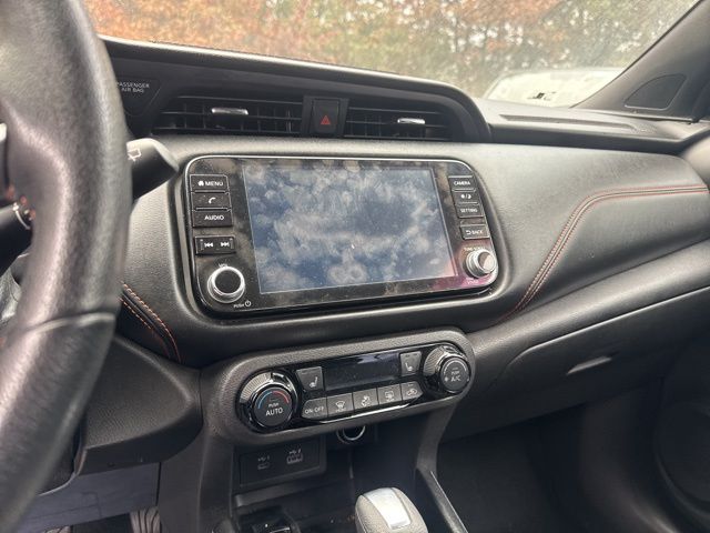 2022 Nissan Kicks SR photo 4