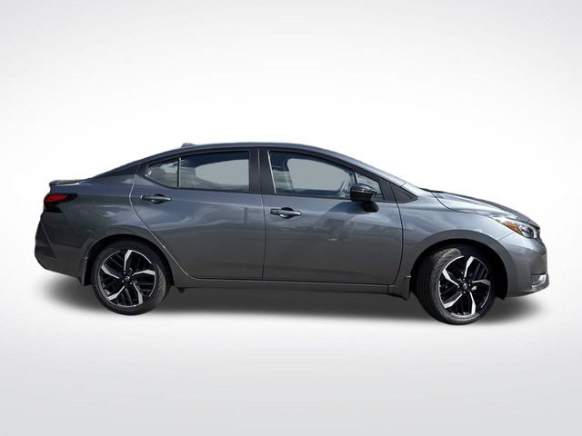 2025 Nissan Versa 1.6 SR photo 2