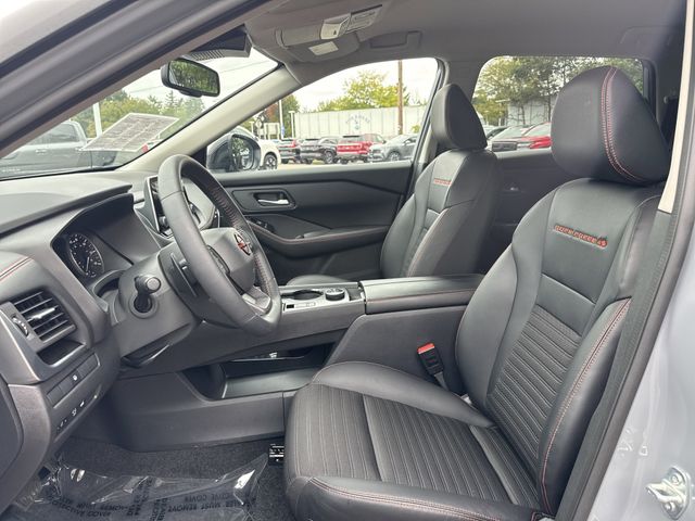 2025 Nissan Rogue SV photo 4