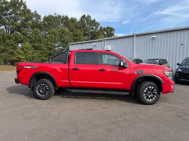 2024 Nissan Titan PRO-4X photo 4