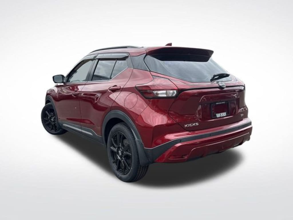 Used 2022 Nissan Kicks SR SUV