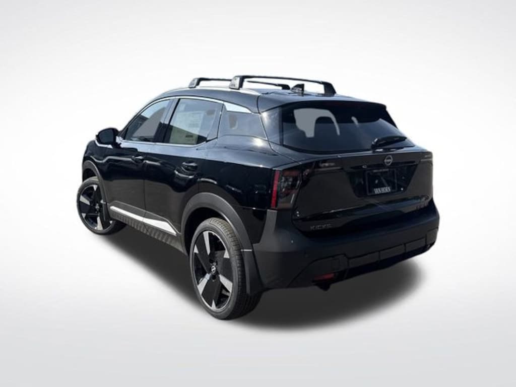 New 2026 Nissan Kicks SR