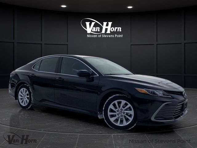 2023 Toyota Camry LE's photo