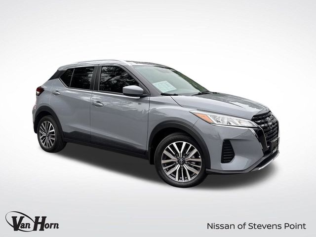 2024 Nissan Kicks SV's photo