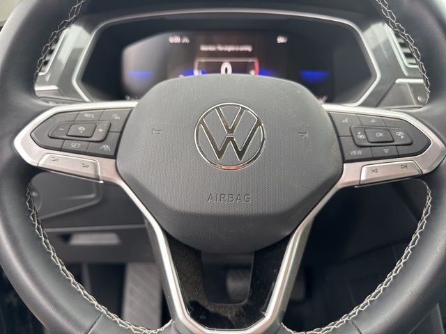 2023 Volkswagen Tiguan SE photo 3