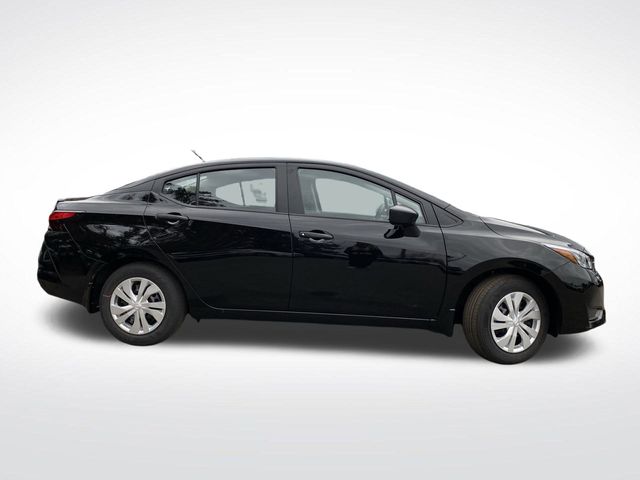 2025 Nissan Versa 1.6 S photo 2