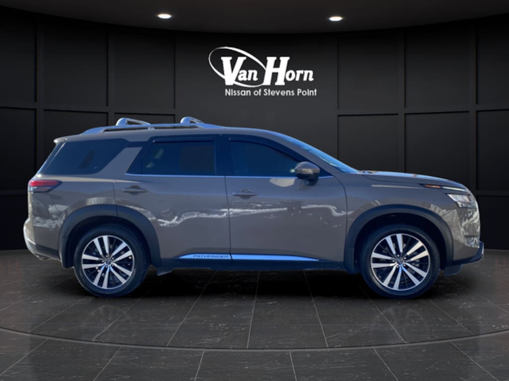 Used 2024 Nissan Pathfinder Platinum SUV