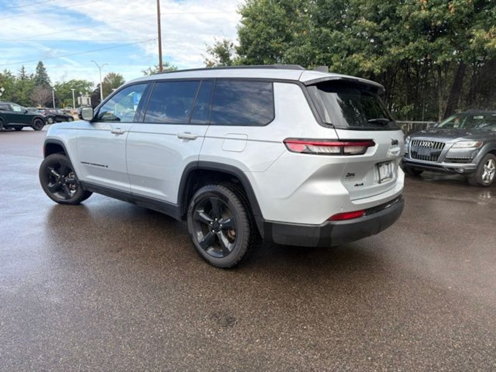 Used 2023 Jeep Grand Cherokee Altitude SUV