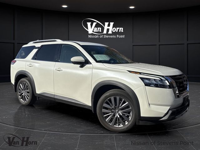 2023 Nissan Pathfinder SL's photo