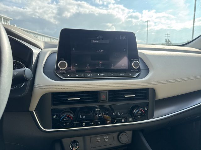 2024 Nissan Rogue SV photo 4