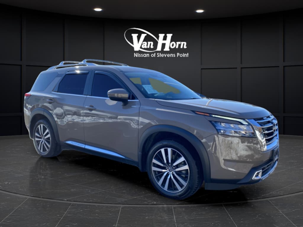 Used 2024 Nissan Pathfinder Platinum SUV