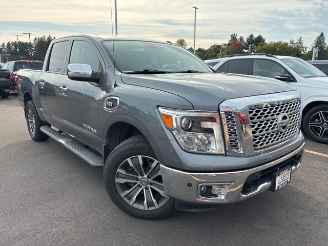 2017 Nissan Titan SL photo 3