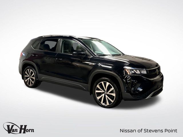 2023 Volkswagen Taos SE's photo