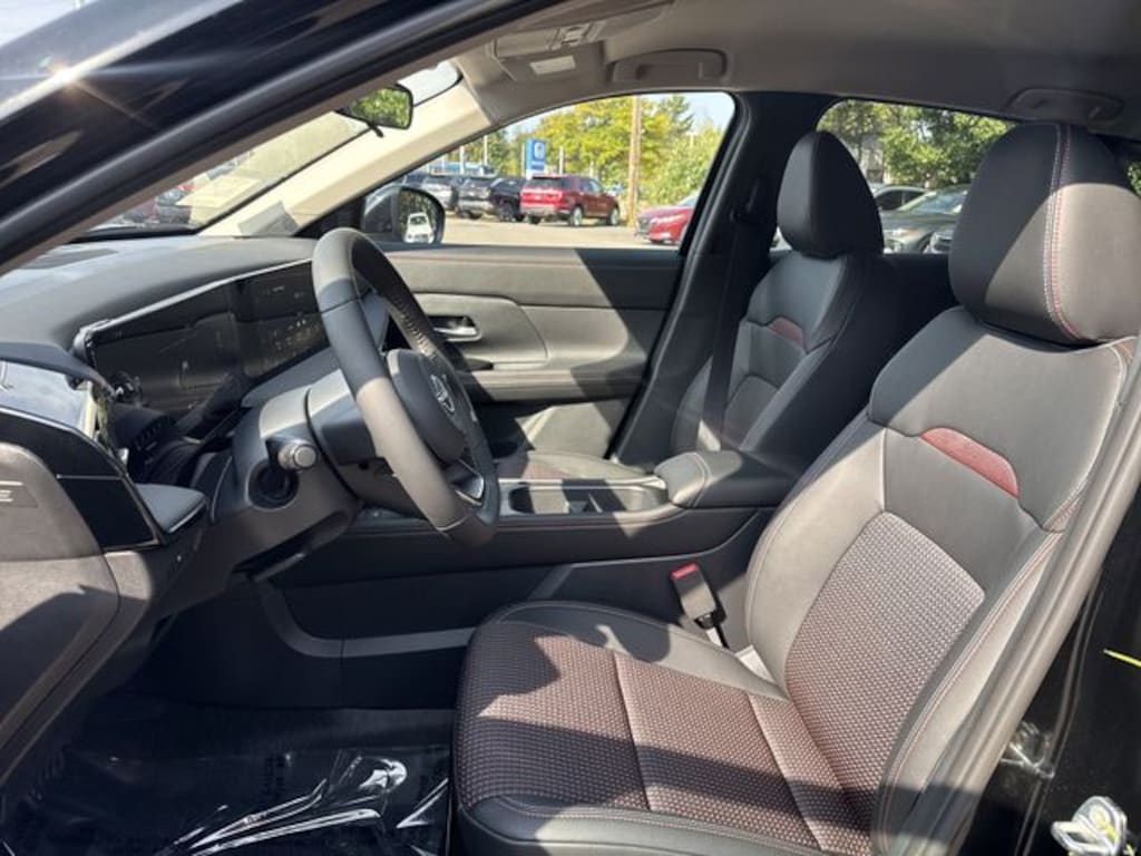 New 2026 Nissan Kicks SR